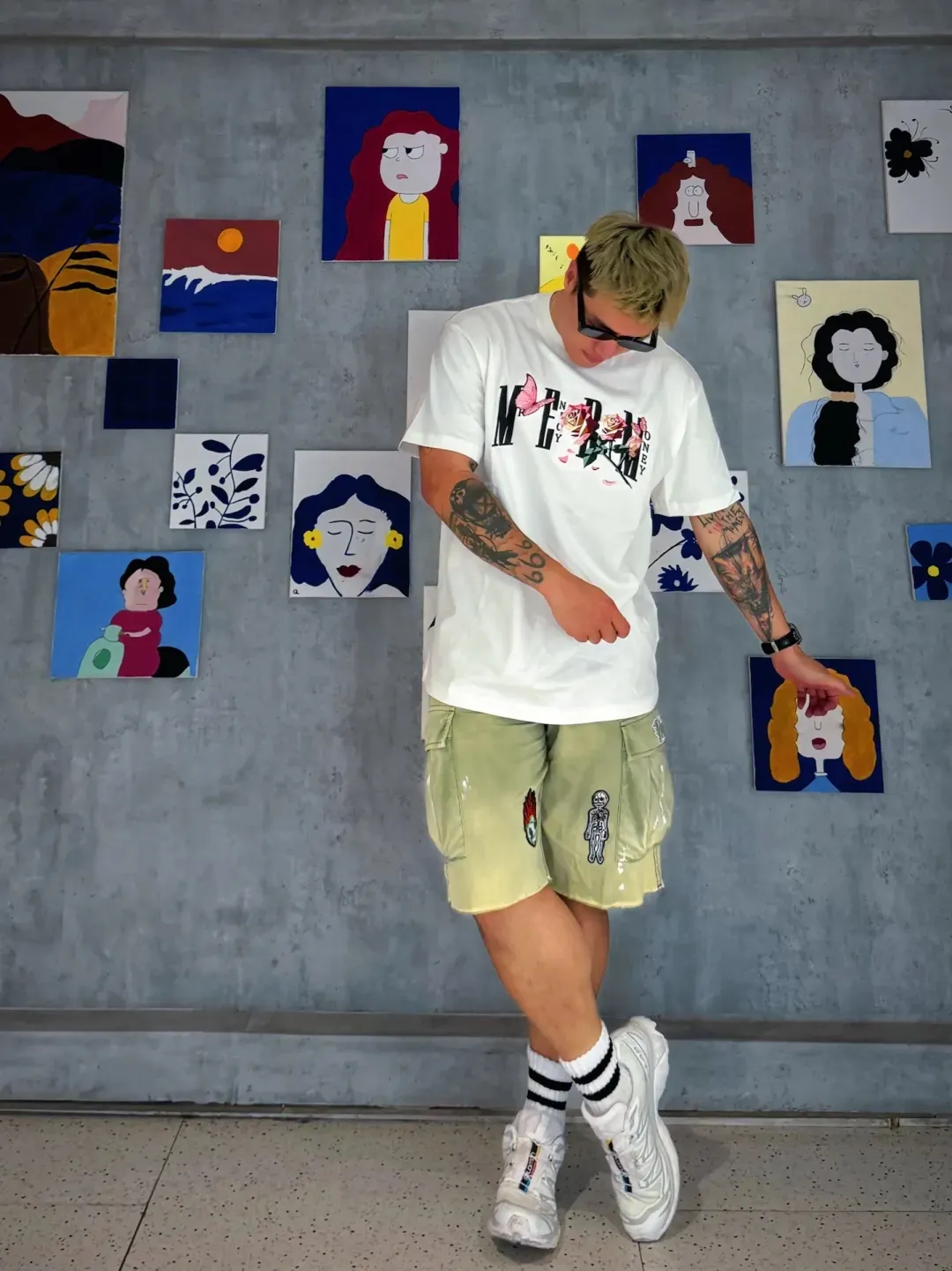 GALLERY DEPT. KENZIE FATIGUE CARGO SHORTS Patch embroidered shorts, distressed ink-splashed overalls, olive green size 30/32/34/36, heavy wash garment dyeing, jetted horse fade, washed and distressed products, each piece is slightly different, each piece is a work of art, Shimada machine embroidery, hand-splashed ink graffiti